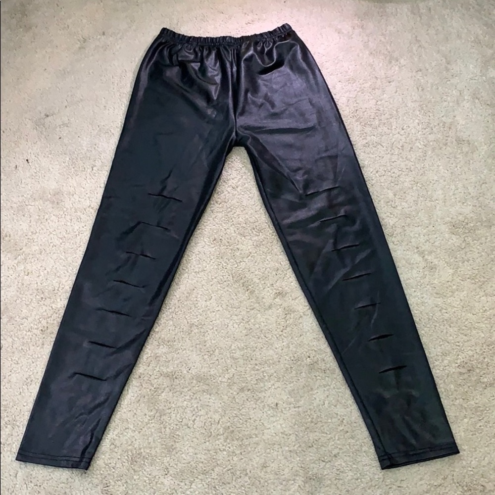 Slit accent leggings
